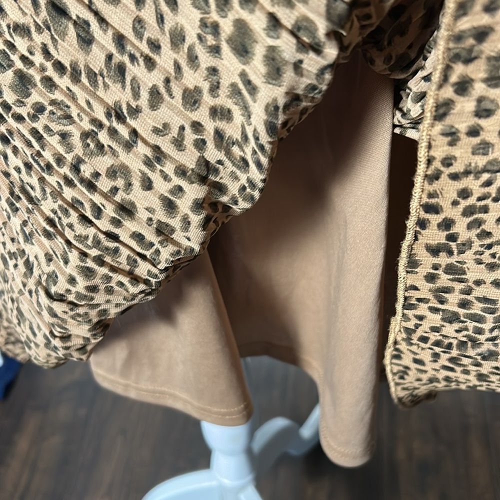 Off Shoulder Tiered Leopard Print Midi Dress sz S - Picture 3 of 4